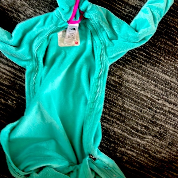 The North face fluffy Jacket 🌃🎀🧺 - Picture 1 of 4